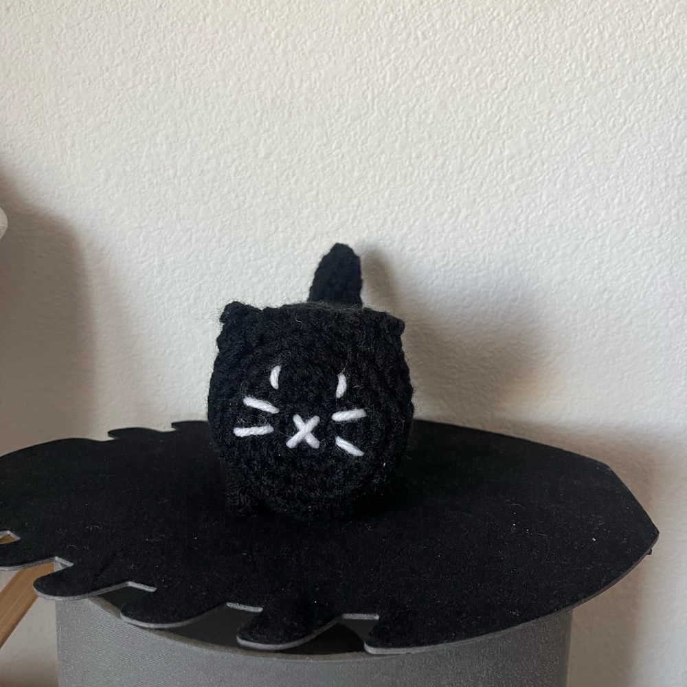 Handmade Crochet Cat - Picture 7 of 13